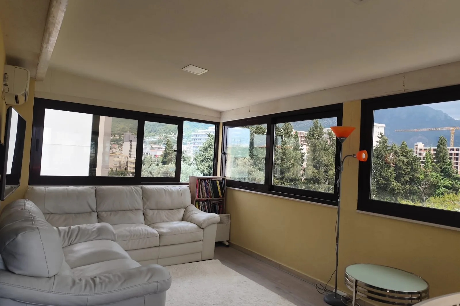 One Bedroom Apartment with Extra Room 60 m², 3rd Floor, Mountain Views, Bar