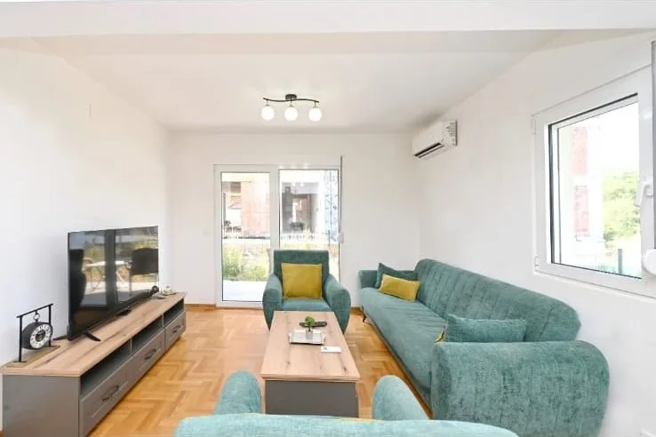 Two-Bedroom Apartment with a 150 m² Private Garden, Radanovići, Kotor