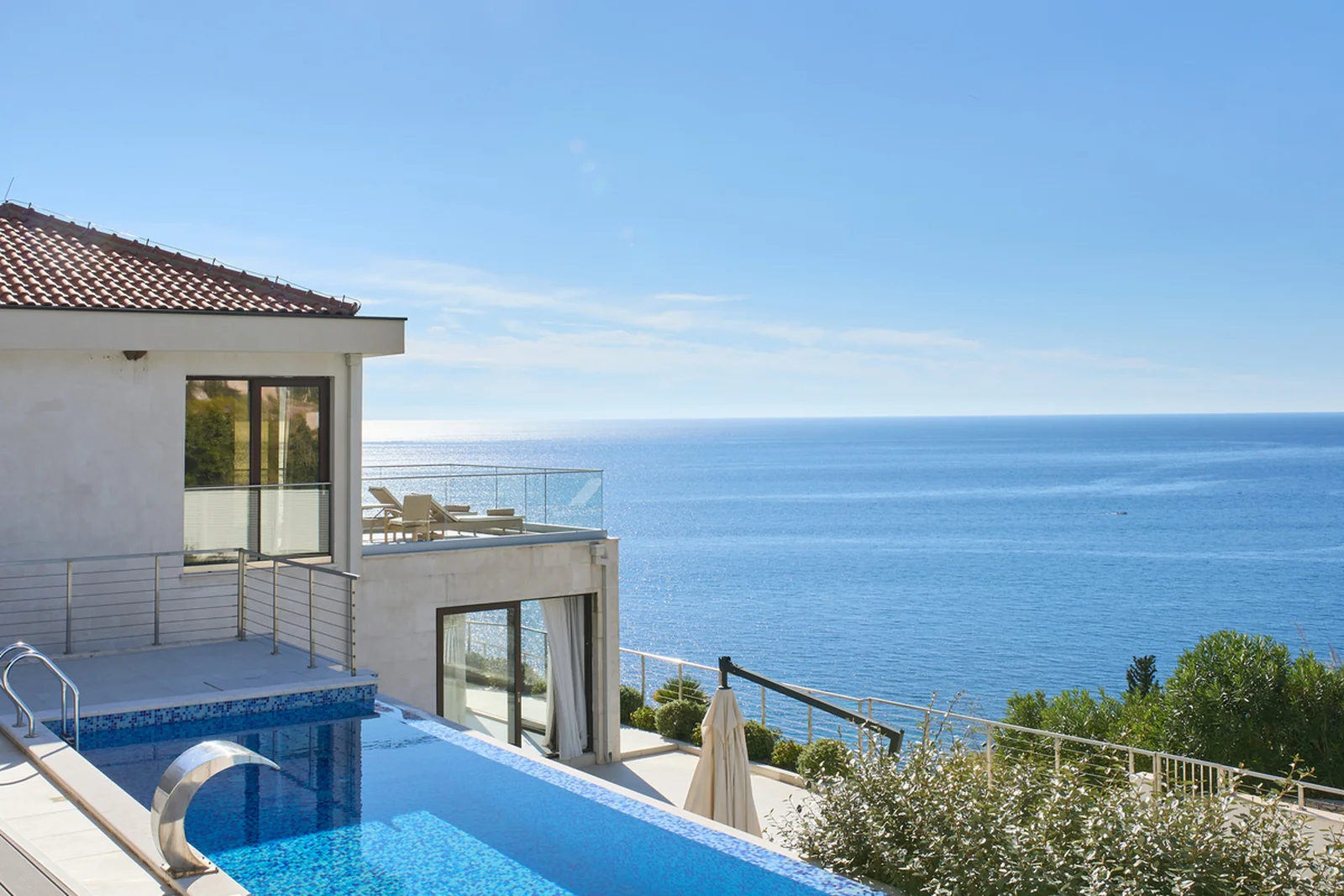 Ānanti Deluxe Villa with Pool, Reževići
