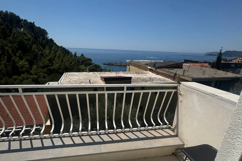 Spacious Sea-View Apartment, Sveti Stefan, Budva