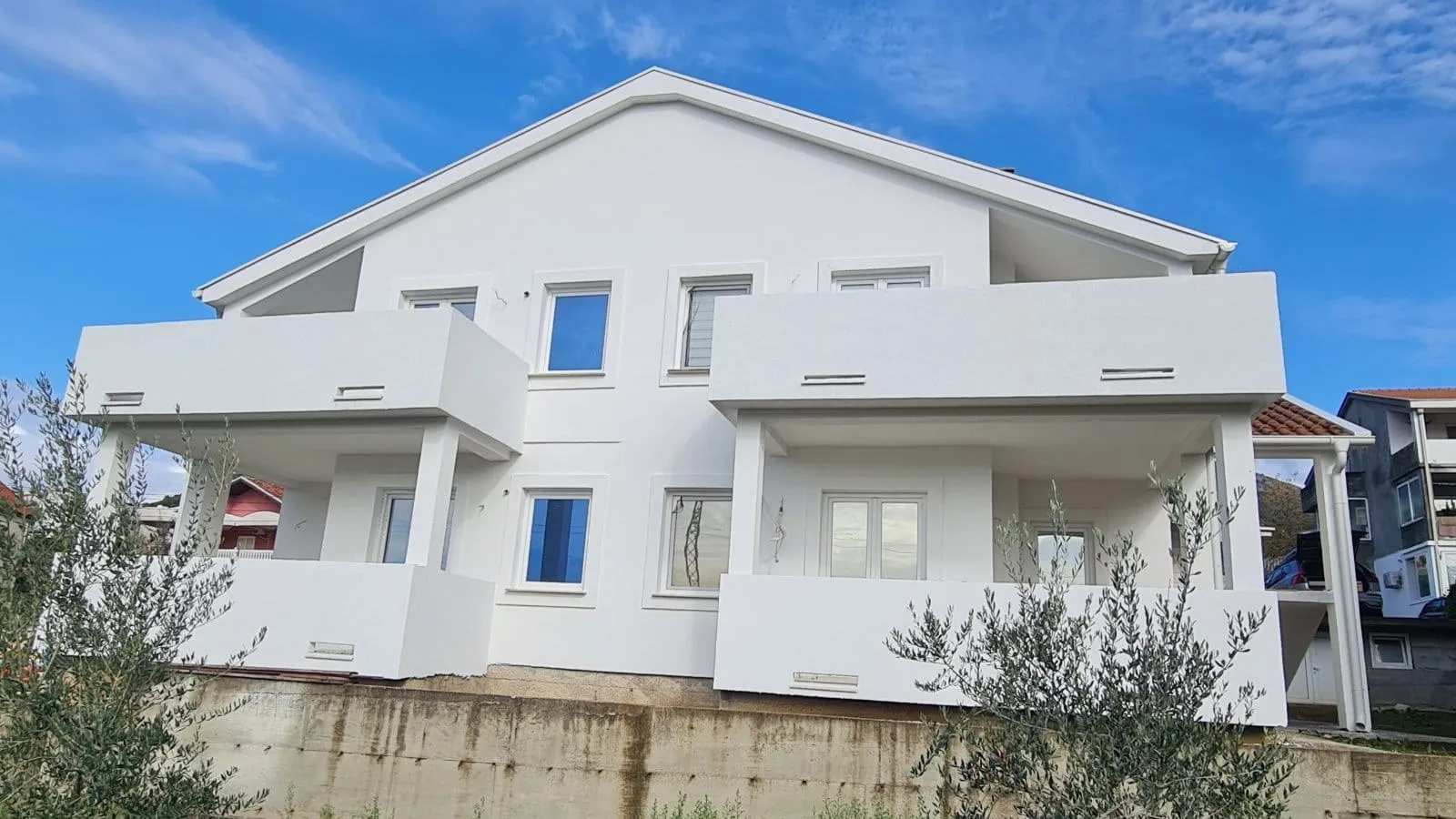 Two-Storey House with Four Apartments (4 x 72 m²), 300 m from the Sea, Tivat